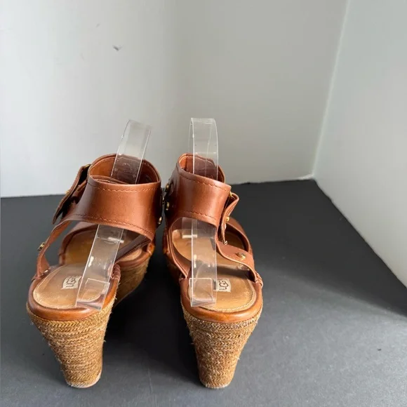 UGG ‘Maryanne’ Wedge Sandal. Size 9.5 - Picture 13 of 14